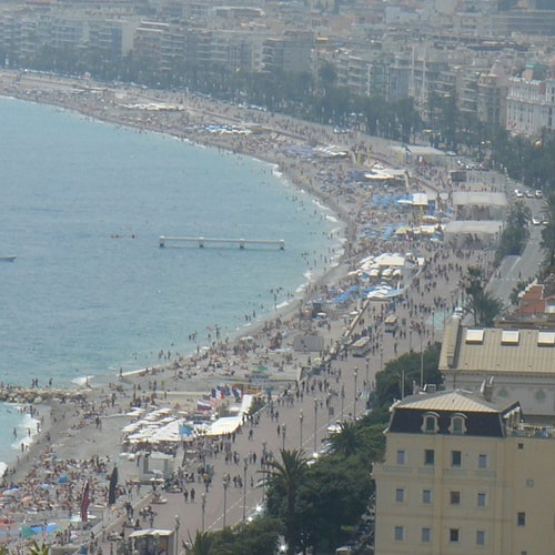 The beach in Nice, photo by Thierry Hanan Scheers.